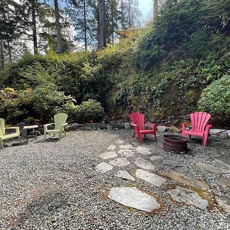 Cozy Corner Cottage Port Renfrew Exteriör bild