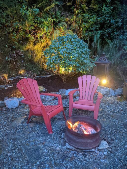 Cozy Corner Cottage Port Renfrew Exteriör bild